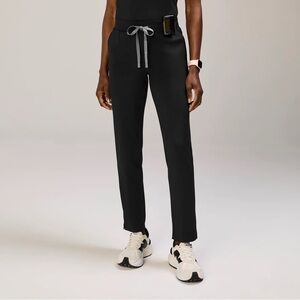 Women’s Figs FormX tapered scrub pant - black